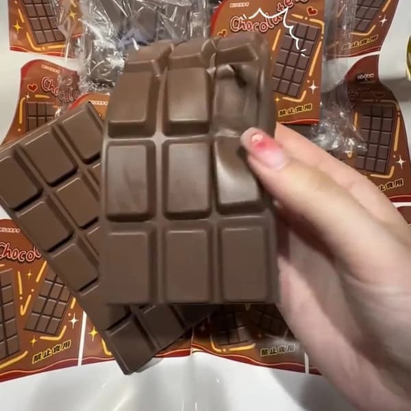 [zd]Chokolade-tema blødt og krambart legetøj, lavet af PU-materiale, langsomt tilbageslag stresslindrende skrivebordslegetøj - brun.