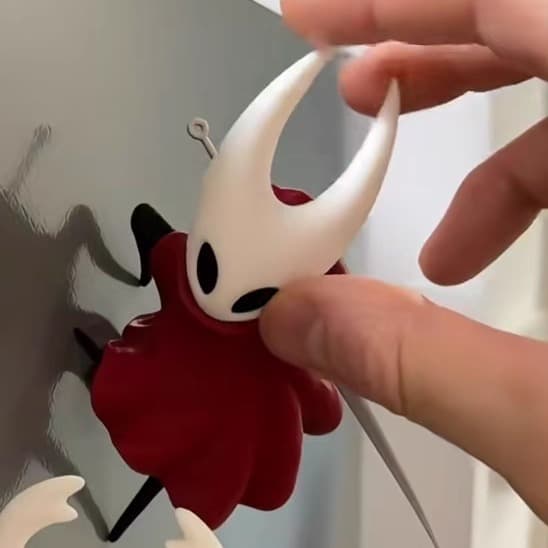 [zd]Hollow Knight spel kringutrustning kylskåpsmagnet samlarobjekt souvenir present röd
