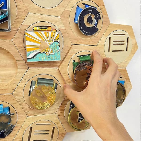 Enkel Medaljhållare i Trä Hexagonal Väggmedaljhållare Dekorativ Väggmontering Sovrum och Vardagsrum Med