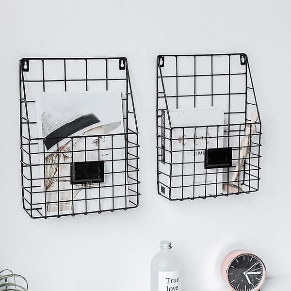 Vegghylle i metallnetting for mapper, post, dokument og magasiner