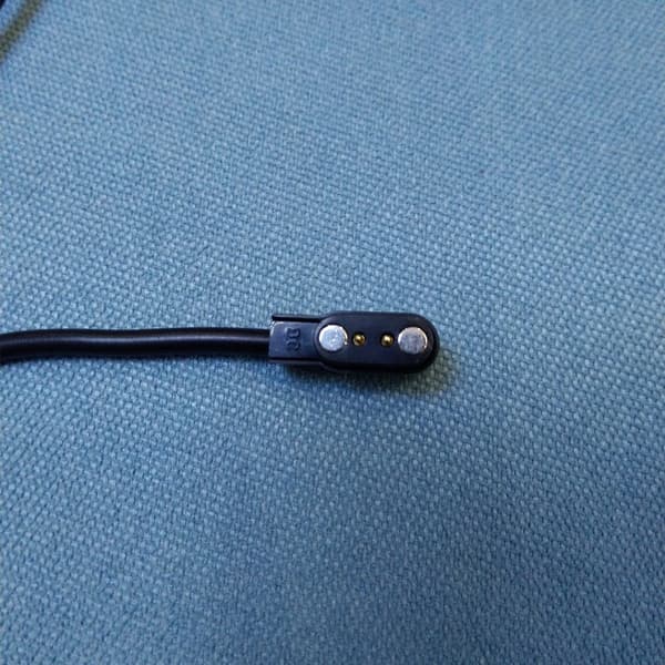 Magneettinen latauskaapeli älykellolle magneetilla