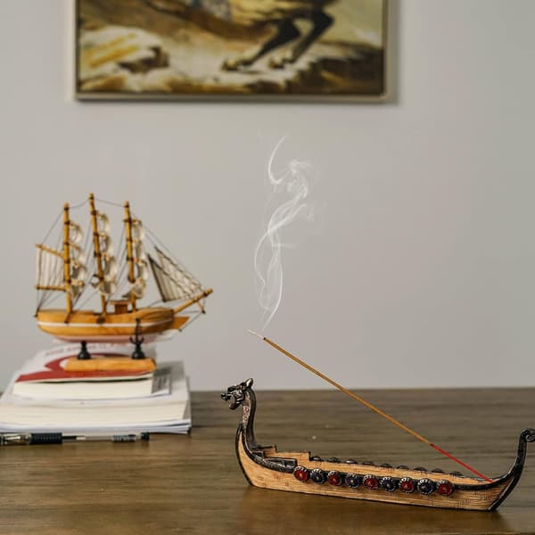 Røkelseholder i form av dragebåt eller vikingskip