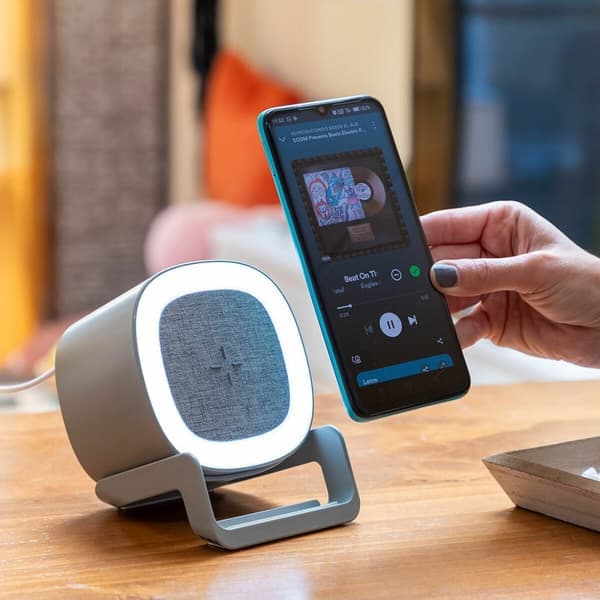 Trådløs lader med høyttaler og LED-lamper