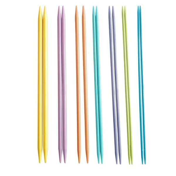 N018 - Set med 7 storlekar Strumpstickor i plast_qq