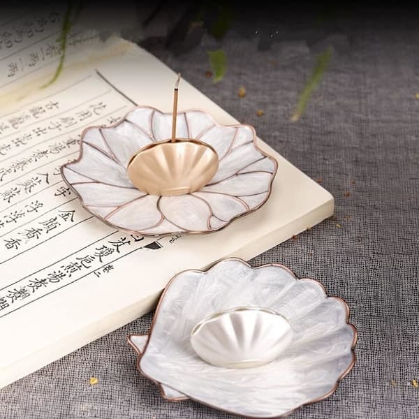 \"QD\" Incense Burner, Shell Shaped Incense Holder with Detachable Ash Catcher