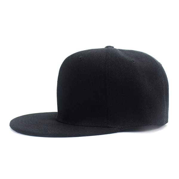 Musta lippis snapback-soljella