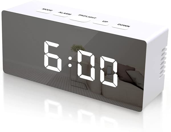Digital LED-väckarklocka med spegelyta, snooze, nattläge, temperatur- och datumvisning för sovrum, vit