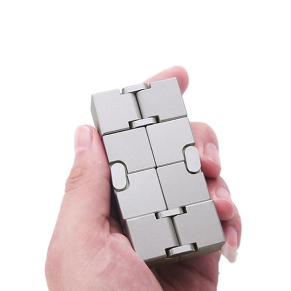 \"QD\" Fidget Spinner Rentouttava Infinite Cube Metalli Flip Kuutio Punainen