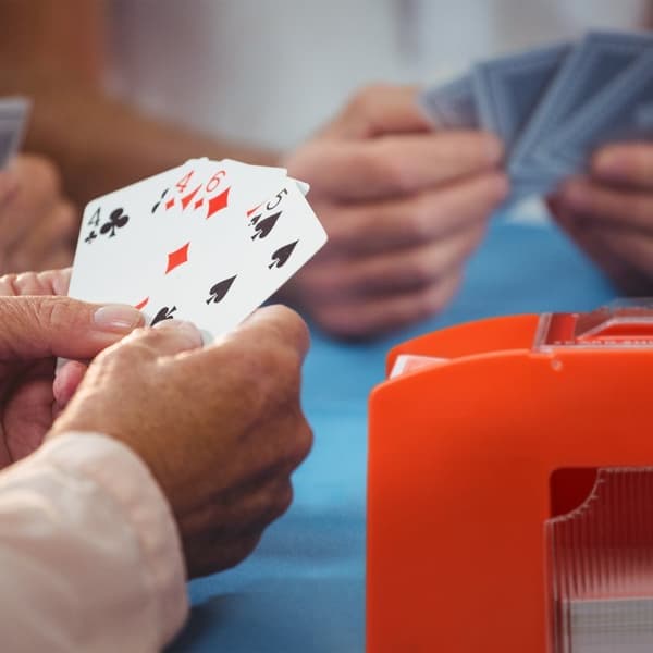 Elektrisk kortblander til 4 kortspil