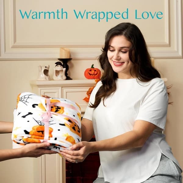 Halloween Blanket - Soft Flannel - 130×150 cm - Spiderweb, Bat & Pumpkin - White