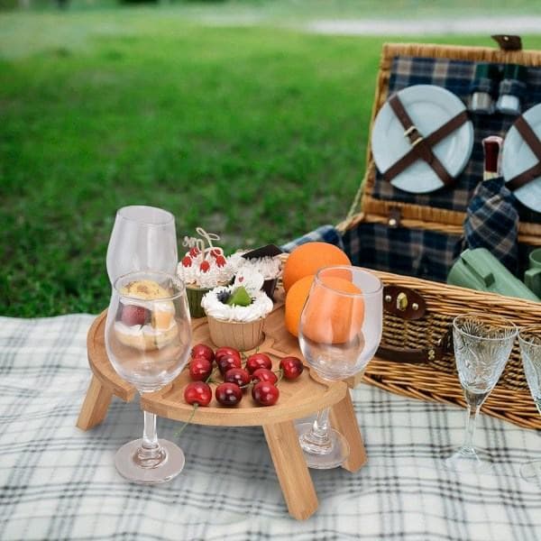 Bærbart campingbord, sammenleggbart piknikbord i tre med vinglassholder