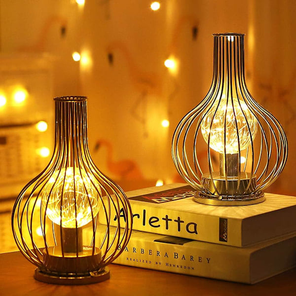 [QD] Metallbordlampe med batteridrift, nattlampe med LED-fe-stjernestrenglys for soverom, hjem, bryllup - 16x16x25 cm