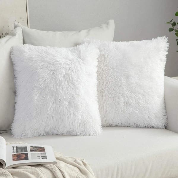 2-pack fluffiga kuddfodral i fuskpäls 43x43cm Vit