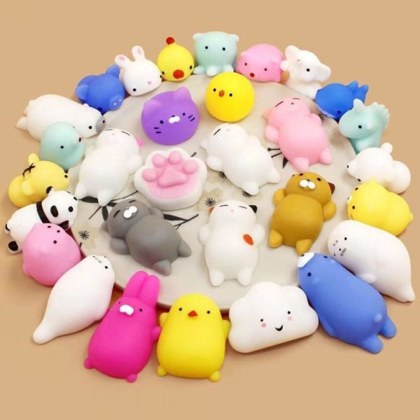 100 modeller Squeeze Toys Mini SYDSange Färg Squishy Söta djur