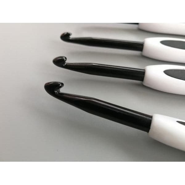 N140 - Set med 8 snygga ergonomiska virknålar Svart / Vit_qq