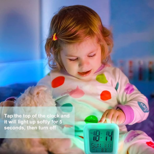 \"QD\" Barnevekkerklokke, Digitale vekkerklokker med 7 Fargeskiftende Nattlampe, Batteridrevet Reisevekkerklokke for Barn