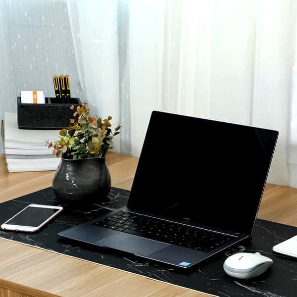 Skrivebordsunderlag 89x44 cm PU-læder Sort/Marmor