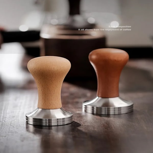 QU.Oppgradert 58MM kaffetamper, 304 rustfritt stål + solid trehåndtak, profesjonell tamper for italiensk kaffemaskin