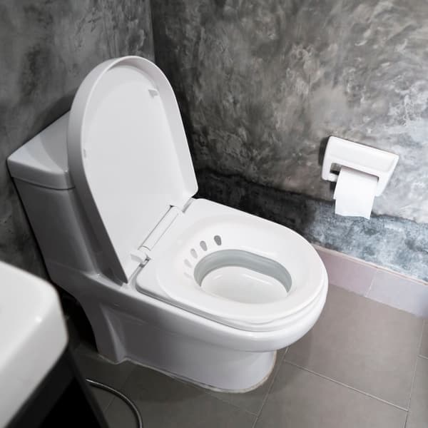 Sammenklappeligt siddebadekar til toilettet