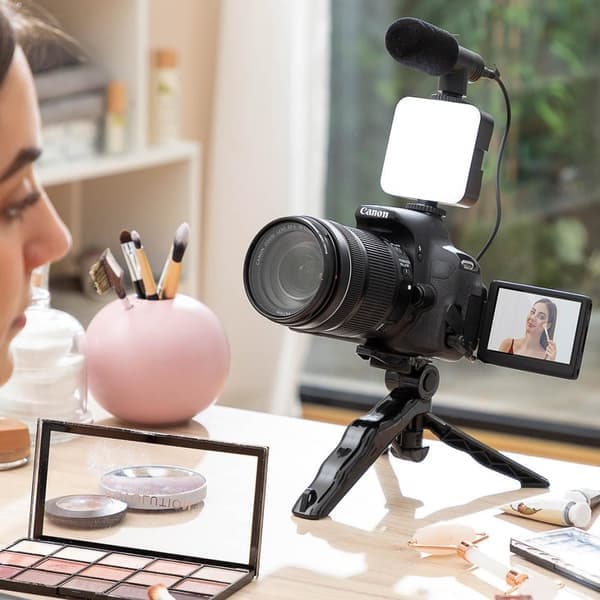 Vlogg-kit med lampe, mikrofon og fjernkontroll