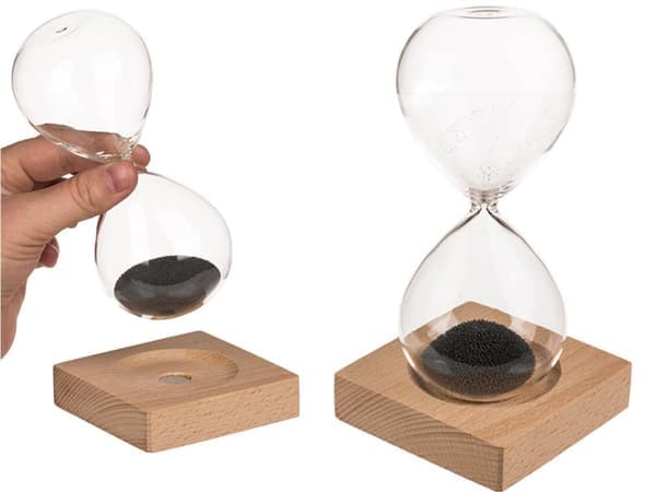 Timeglas med magnetisk sand - 16 cm