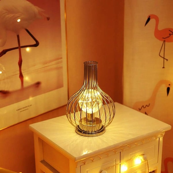 [QD] Metallbordlampe med batteridrift, nattlampe med LED-fe-stjernestrenglys for soverom, hjem, bryllup - 16x16x25 cm