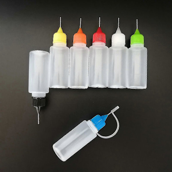 10 x 10 ml plastflaskor med nål, idealiska för exakt vätskedispensering