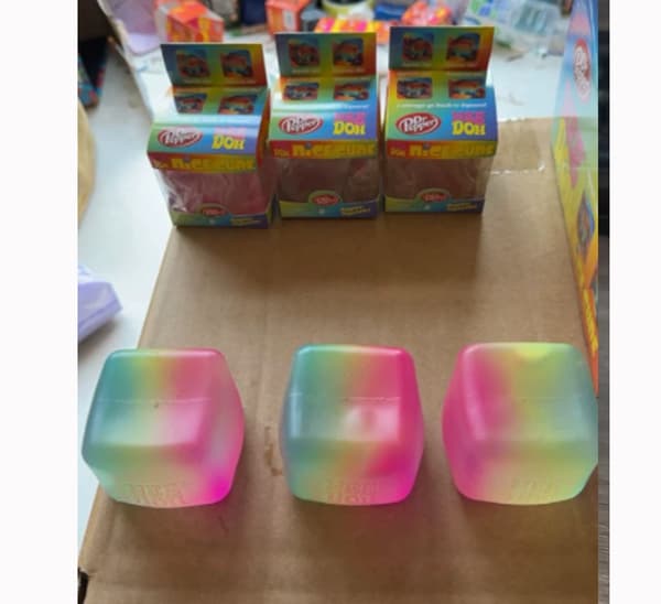 Peber Regnbue Terning Squishy Legetøj, Blødt Langsomt Stigende Stressaflastende Fidget Legetøj, Sensorisk Klemme Tilfældig Farve
