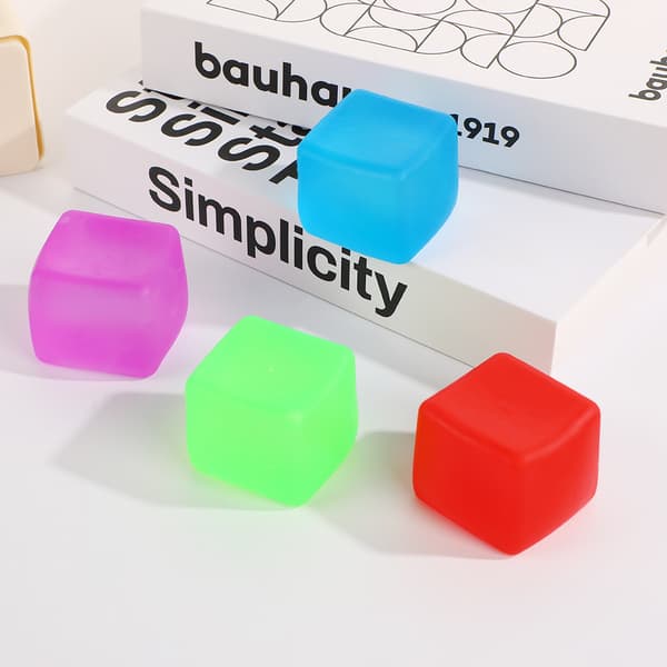 4 st isbit Squishy Stressavlastningsleksak – Mjuk klämbar sensorisk fidgetleksak slumpmässiga färger