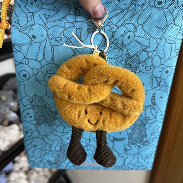 Jellycat Pehmoketjunukke – Söpö Laukun Koruleluasuste*Viinirypäle