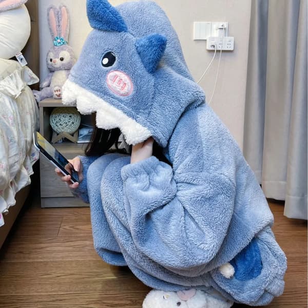 Kigurumi-pysjamas med hette for kvinner – Hai-design for vinter og cosplay Robe and Slipper M