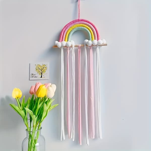 Vægmonteret regnbuehårstilbehørsorganisator med pomponer og bræt Rainbow