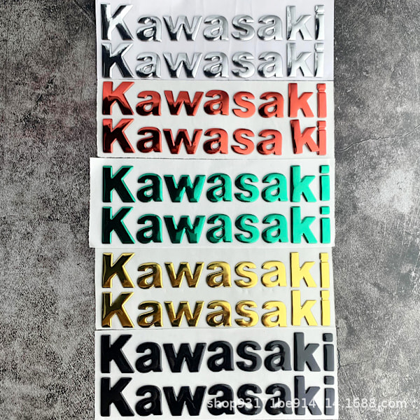 Soveltuu Kawasaki Qimo -poljinmoottoripyörään 3D kolmiulotteinen pehmeä liima kirjetarra polttoainesäiliön kori henkilökohtainen englanninkielinen tarra{f710}