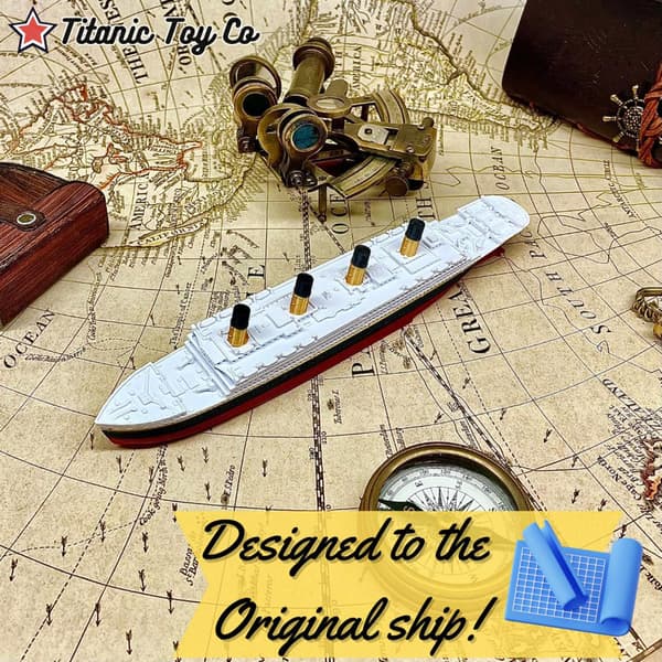 Titanic Skipsmodell med Isfjell – Avtakbar Skipsmodell Skrivebordsdekorasjon