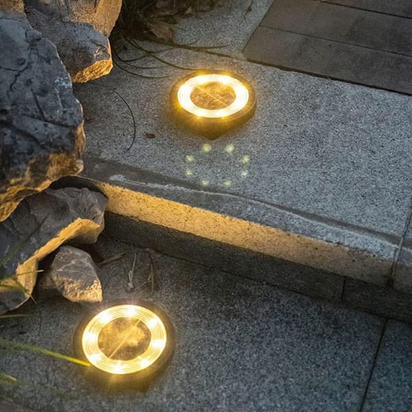 8 Pakke Solcelle Ground Lights Utendørs Solcelle Stake Lights IP68 Vanntett Flat Solcellelys Lyse Solcelledrevne Landskapslys for Hage Varmt Lys