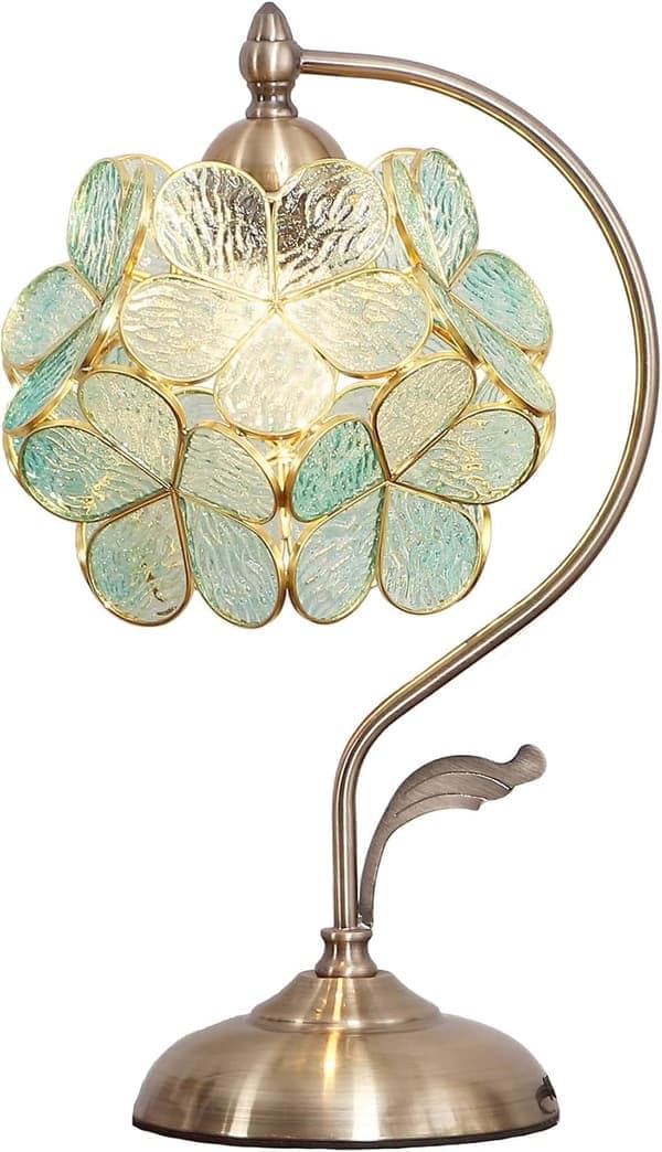 Bordlampe i Tiffany-stil med glasblomster og messingfod – Elegant skrivebordslampe{wh}