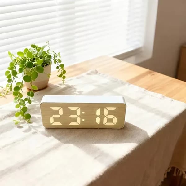 Mini Tyst Digital Väckarklocka – Minimalistisk USB-/Batteridriven Bordsklocka för Sovrum och Studentrum White