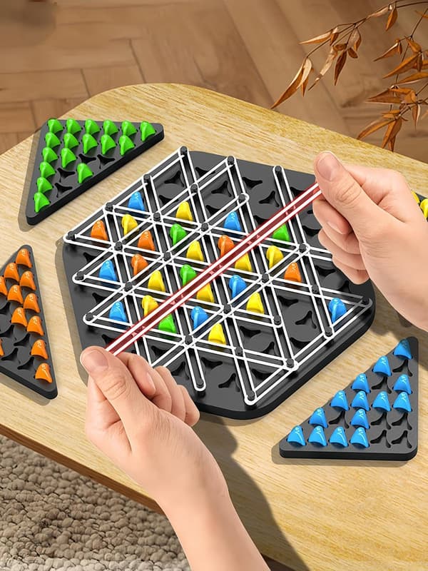 Triangle Game Elastisk Bånd Hchain Triangle Sjakkspill og Taktisk Sjakkspill. Interessant Triangle Sjakkspill, Chain Triangle Sjakkspill