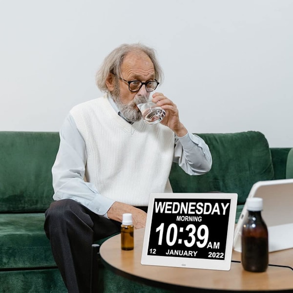 Digital kalenderdag, stor skjerm dag dato, tid, 8 alarmer demensklokke for eldre synshemmede hukommelsestap, 3 medisinpåminnelser 9\" Mini