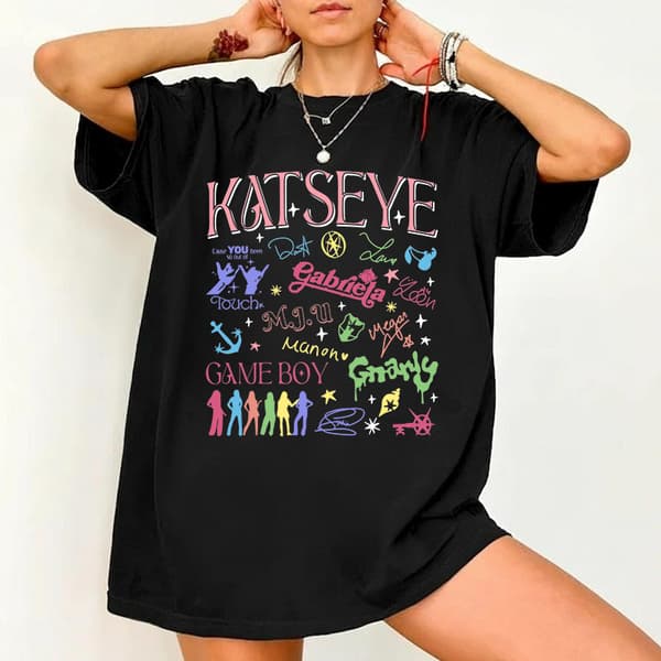 Katseye jentegruppe trykt T-skjorte, trendy kortermet sommertopp for menn og kvinner, oversized passform 2 M