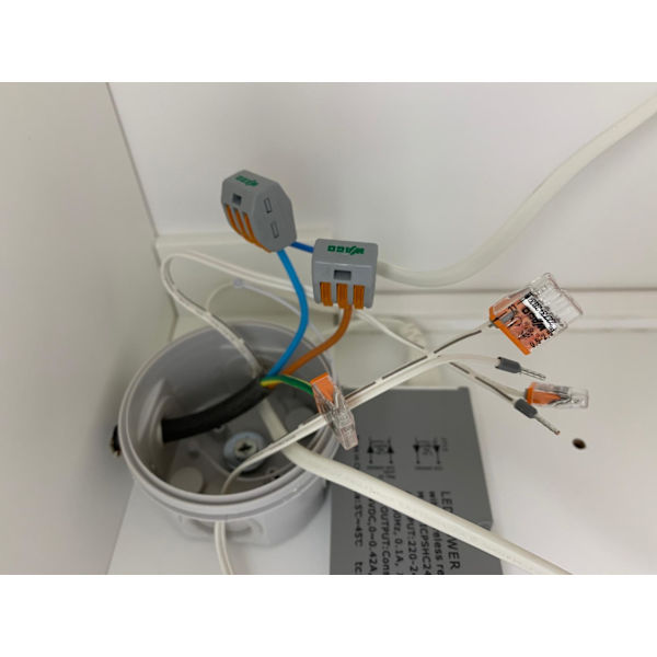 222-413 Kopplingsplint för 3 ledare med spakar 4 mm Max Förpackning med 50 Grå