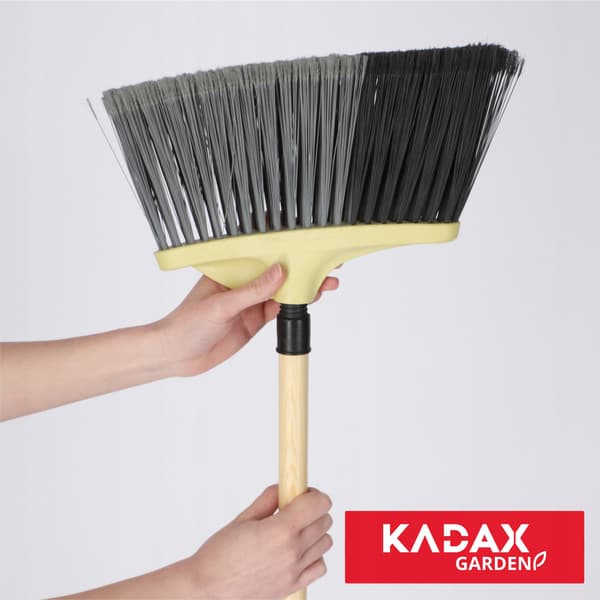 KADAX Gadekost, Fejemaskine med Træskaft, 30 cm