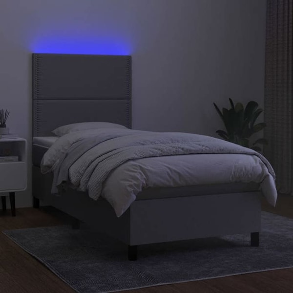 LED-sänkykehys, jossa on sängynpääty ja 90x200cm vaalea harmaa kangasmadrassi TDL0209443 Grå