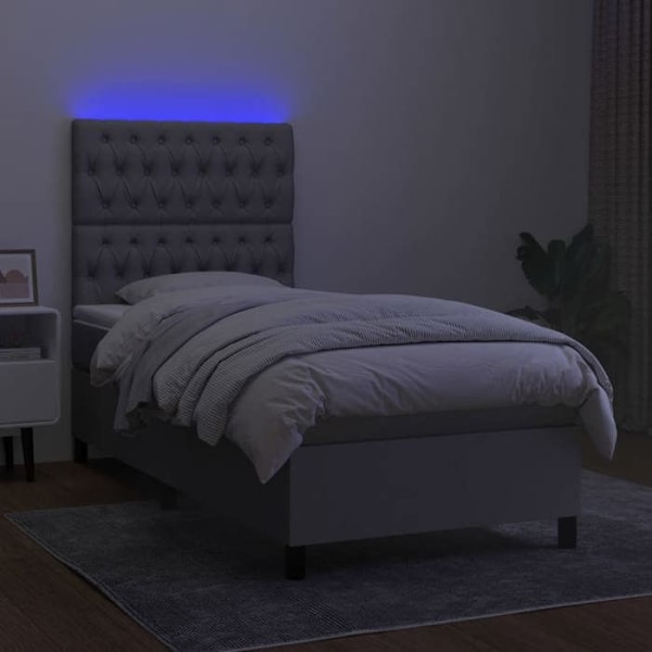 LED-sänkykehys, jossa silkki pääty, patja, paksupatja 100 x 200 vaaleanharmaata kangasta. Ljusgrått