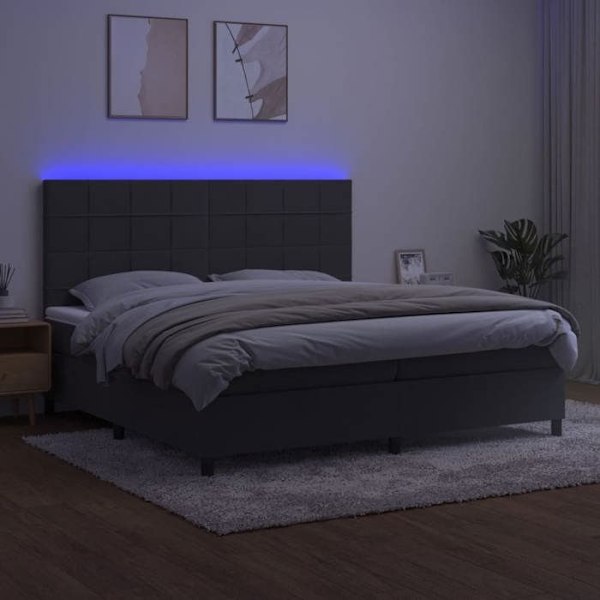 LED-patja runko, jossa samettipääty, patja, yöpatsas 200 x 200 tummanharmaasta kankaasta.