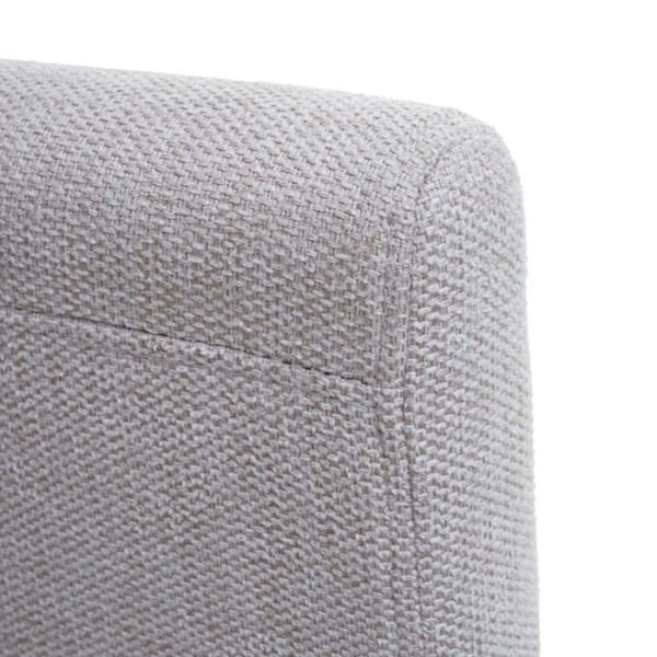 Beige kermanvärinen kangastuoli ruokasaliin, tummat puujalat, moderni muotoilu