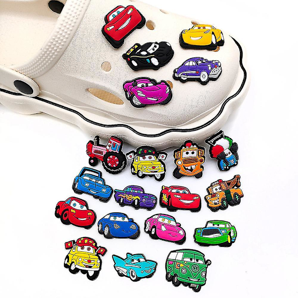 20 st Tecknade Bilar Sko Berlocker för Barn Pojkar Flickor Sko Dekoration Sko Berlocker för DIY Croc Träskor Sandaler Armband Dekoration Tillbehör Festgåva
