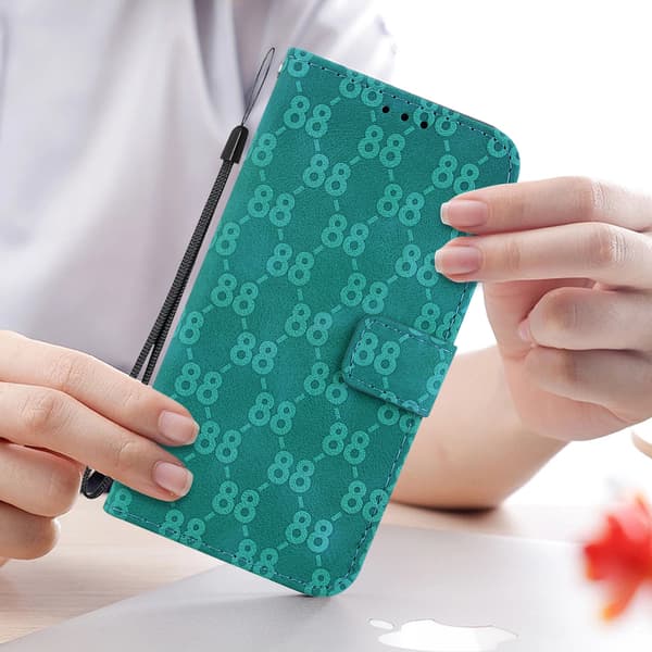 Double 8-format relief bracket card holder wallet case suitable for iPhone 7/iPhone 8/SE (2020), made of PU leather material Green
