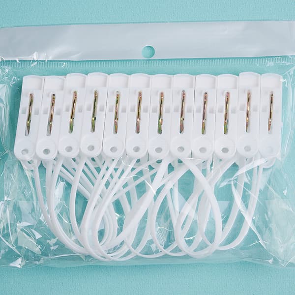 12-pakke plastklesklyper med vindtette klessnorer