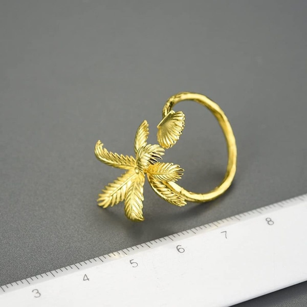 Justerbar ring, guldring med kokospalm och snäckor
